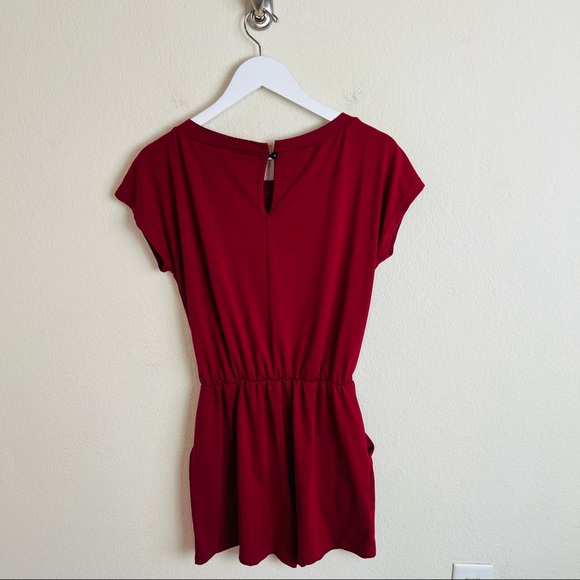 Red Off Shoulder Pockets Tee Material Short Sleeve Romper - Picture 4 of 6